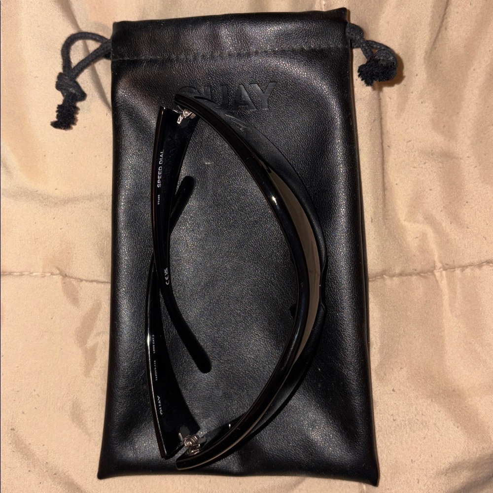 Quay Sunglasses - Picture 2 of 3